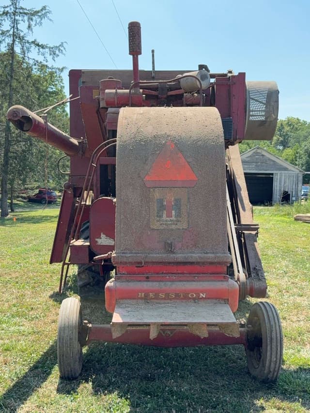 Image of International Harvester 303 equipment image 4