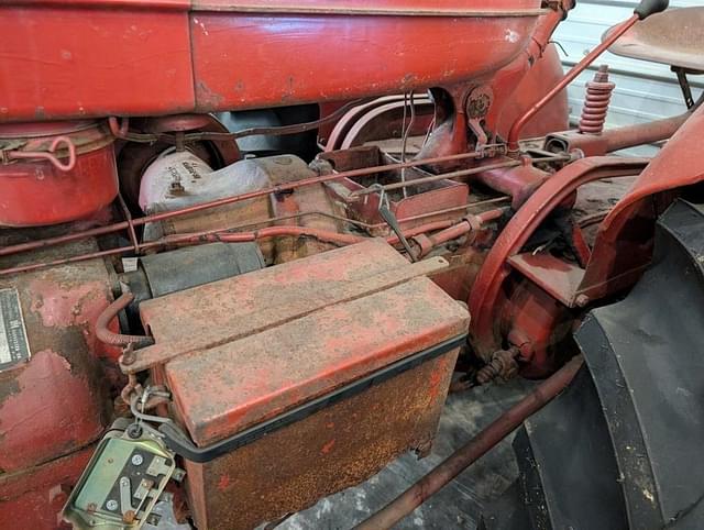 Image of International Harvester W-6 equipment image 3