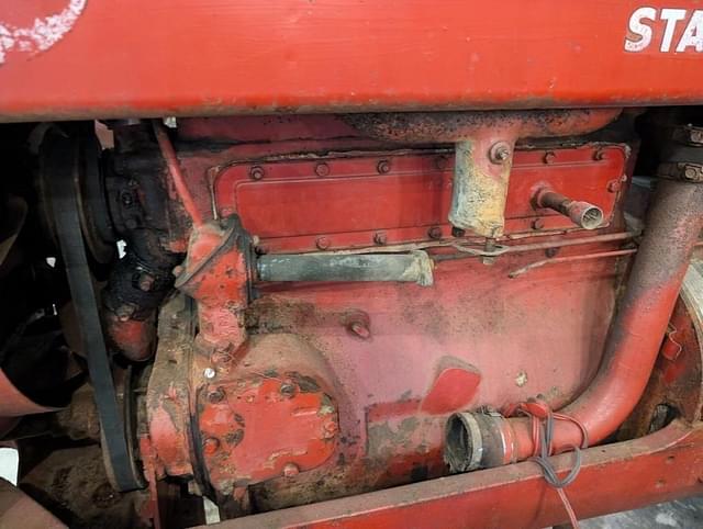 Image of International Harvester W-6 equipment image 1