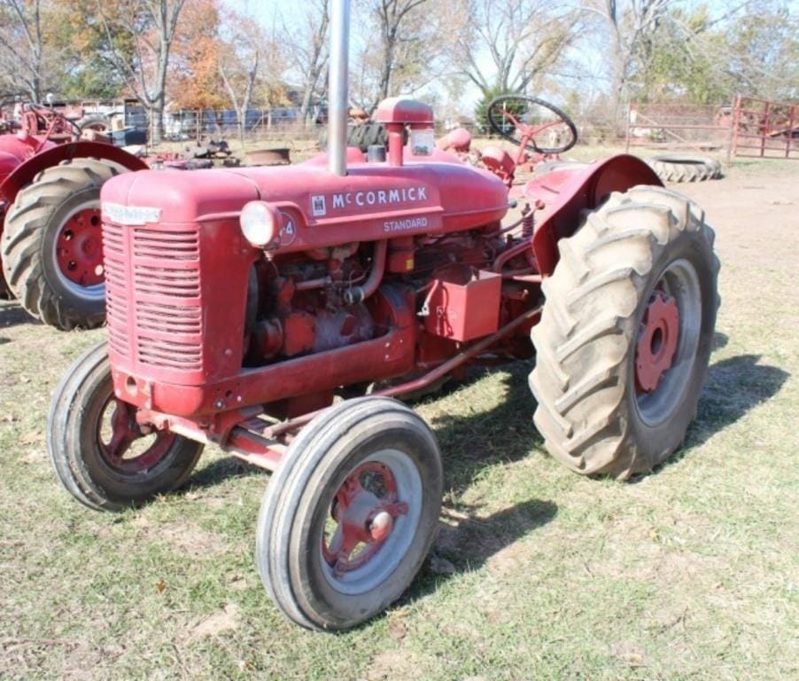 International Harvester Super W-4 Equipment Image0