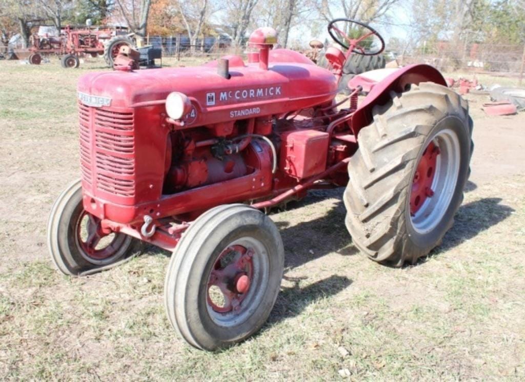 International Harvester Super W-4 Equipment Image0
