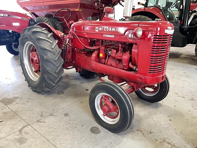 Image of International Harvester W-6 equipment image 3