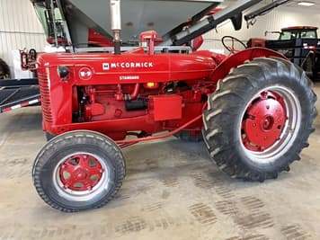 Main image Farmall W9