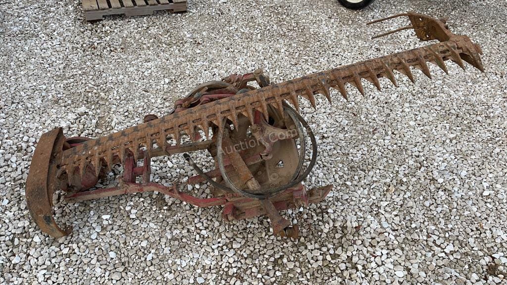 Main image International Harvester 100