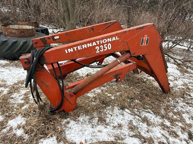 Image of International Harvester 2350 equipment image 3