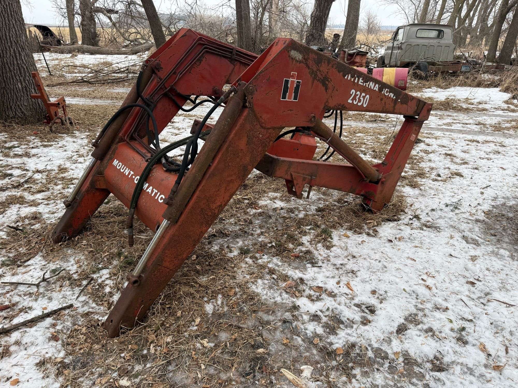 International Harvester 2350 Equipment Image0