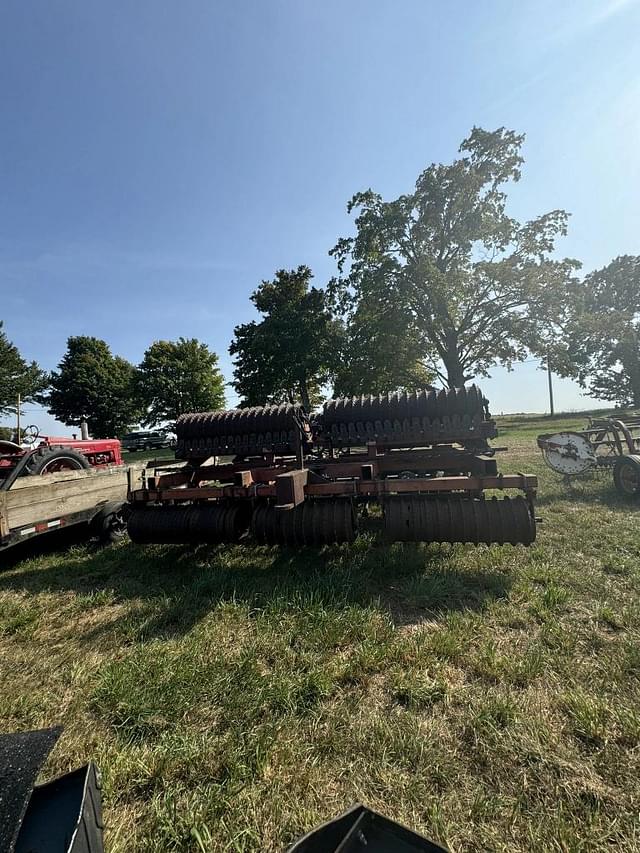 Image of International Harvester 415 equipment image 1