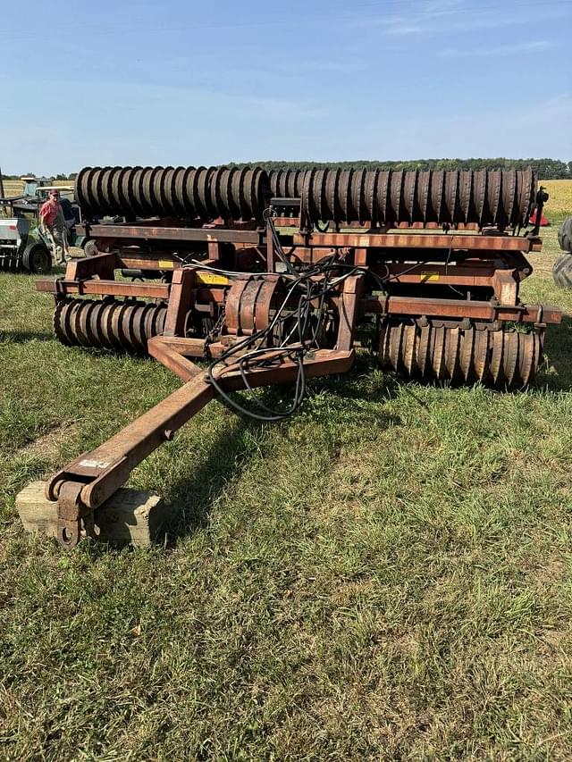 Image of International Harvester 415 equipment image 3