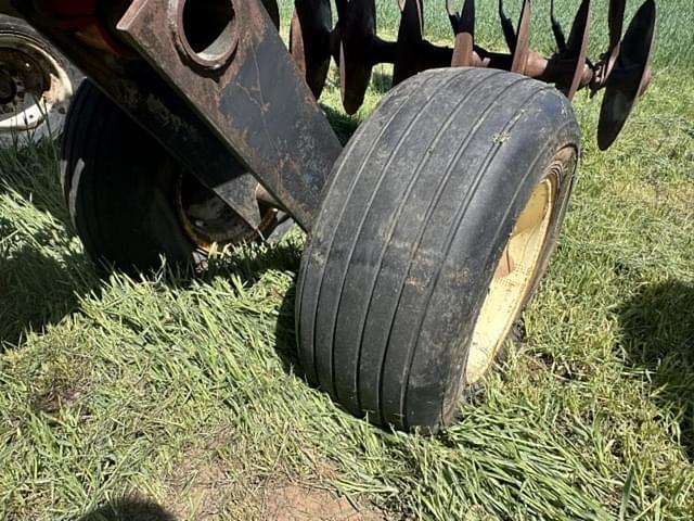 Image of International Harvester 496 equipment image 3