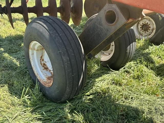 Image of International Harvester 496 equipment image 2