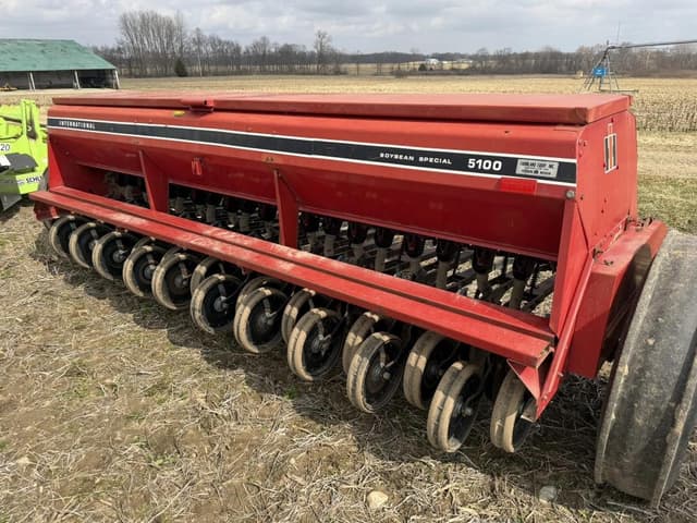 Image of International Harvester 5100 equipment image 3
