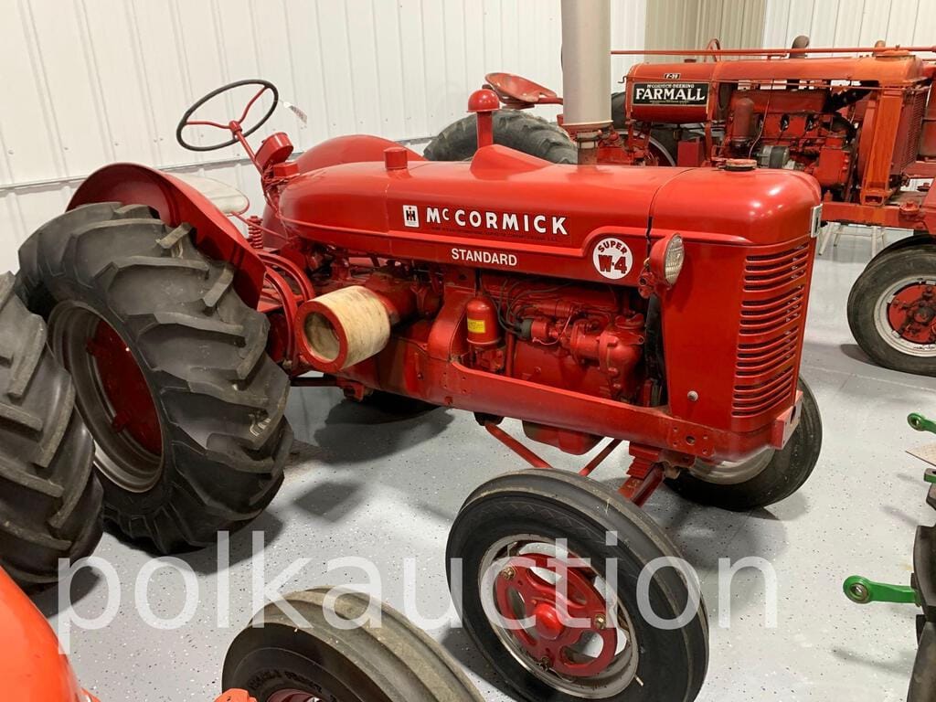 Main image International Harvester Super W-4