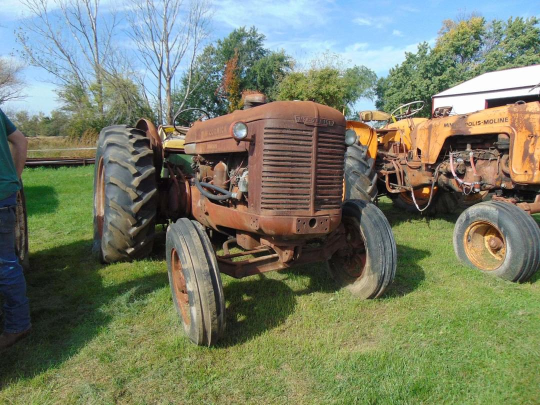 Image of Farmall W9 Image 0