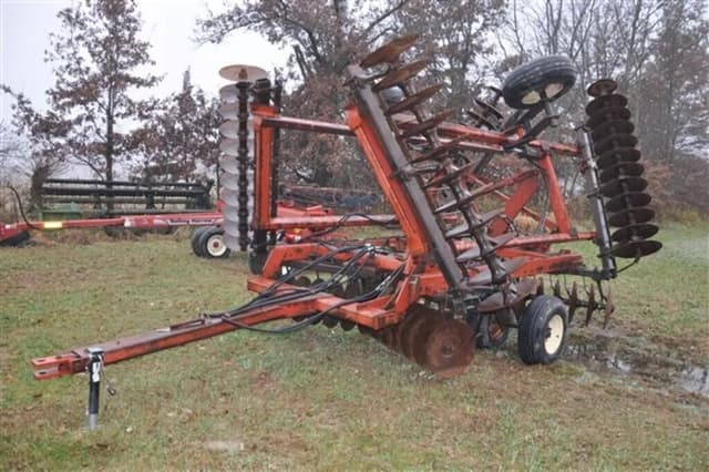 Image of International Harvester 496 equipment image 2