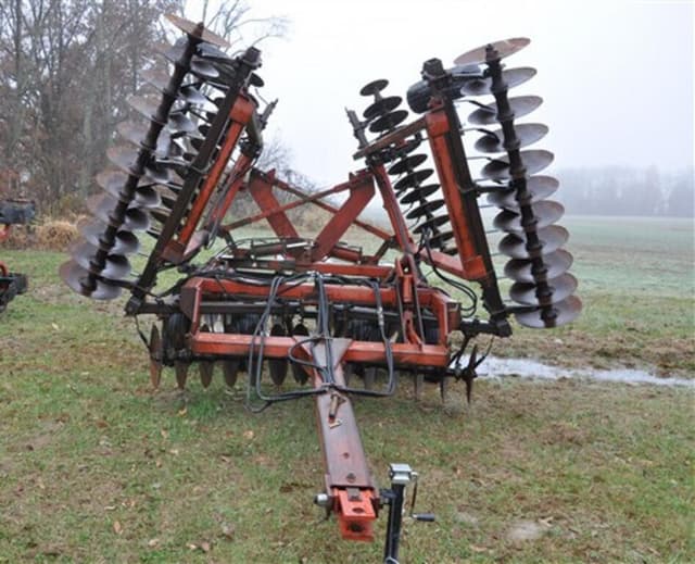 Image of International Harvester 496 equipment image 1