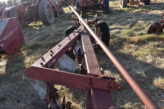 Image of International Harvester 510 equipment image 4