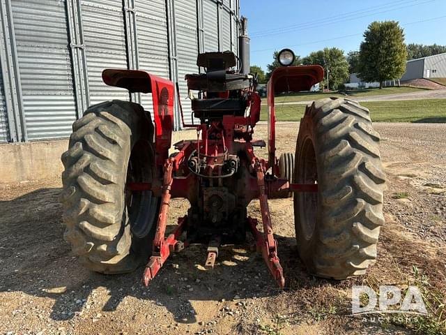 Image of International Harvester 1066 equipment image 4