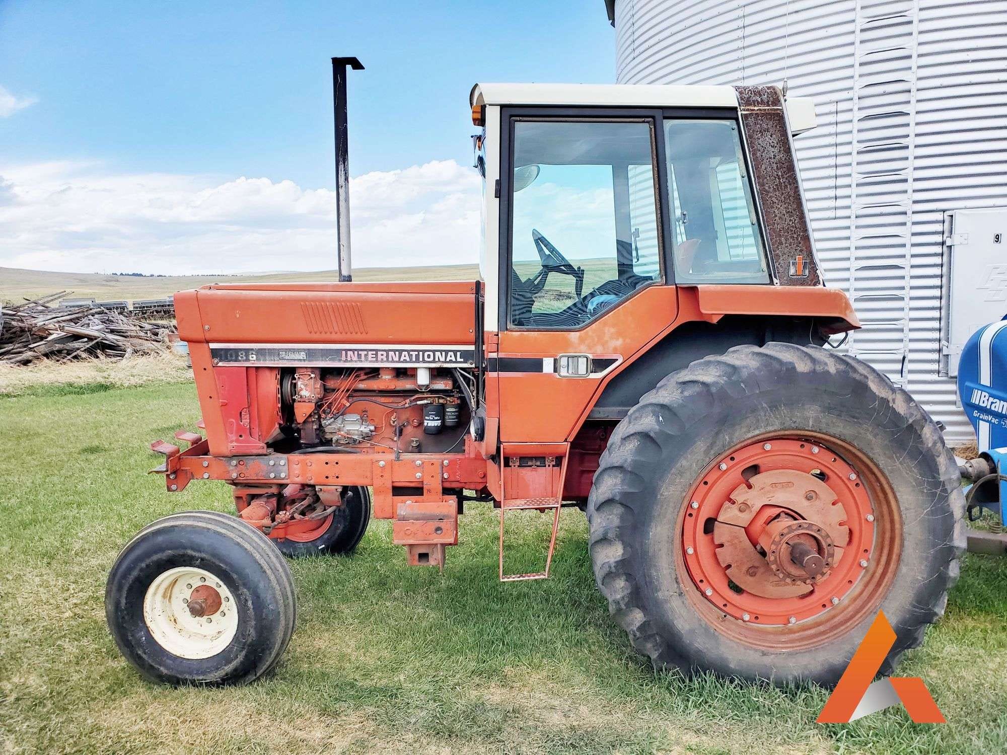 International Harvester 1086 Equipment Image0