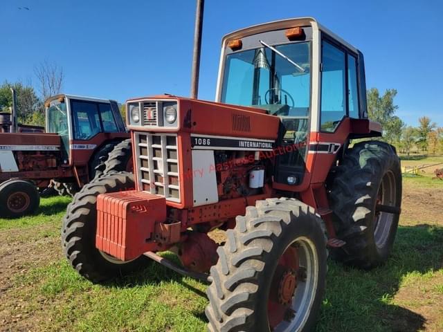 Image of International Harvester 1086 equipment image 1