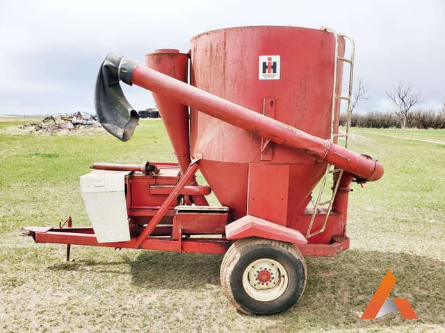 Image of International Harvester 1150 equipment image 1