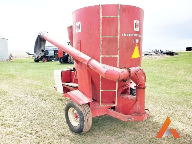Image of International Harvester 1150 equipment image 3