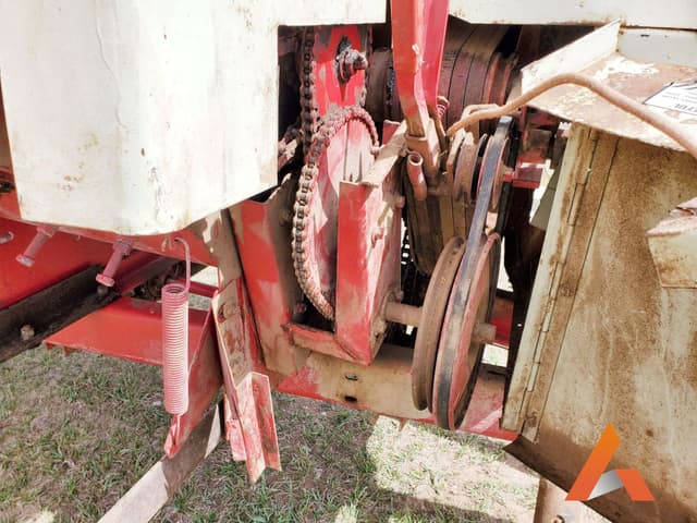Image of International Harvester 1150 equipment image 2