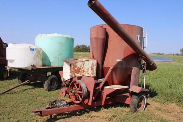 Image of International Harvester 1150 equipment image 1