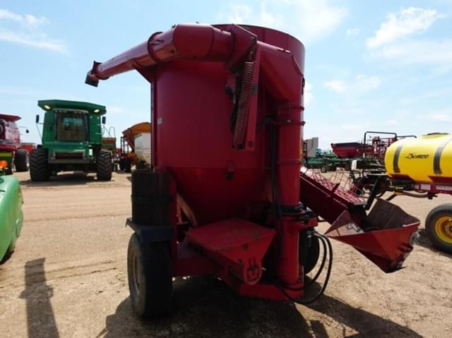 Image of International Harvester 1250 equipment image 3
