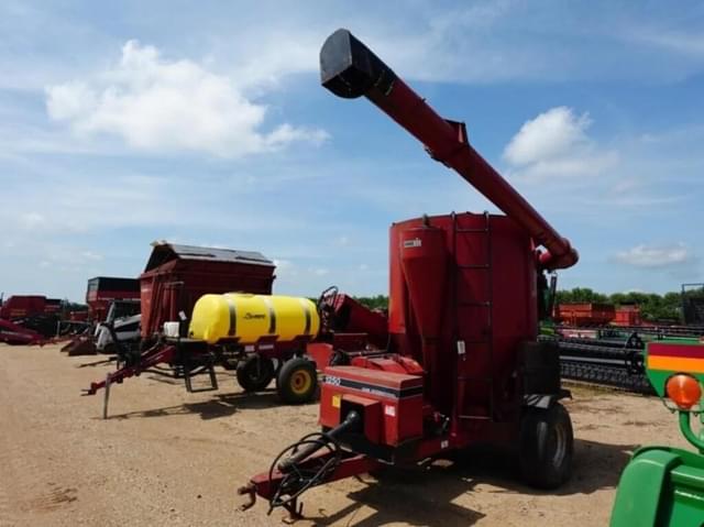 Image of International Harvester 1250 equipment image 1