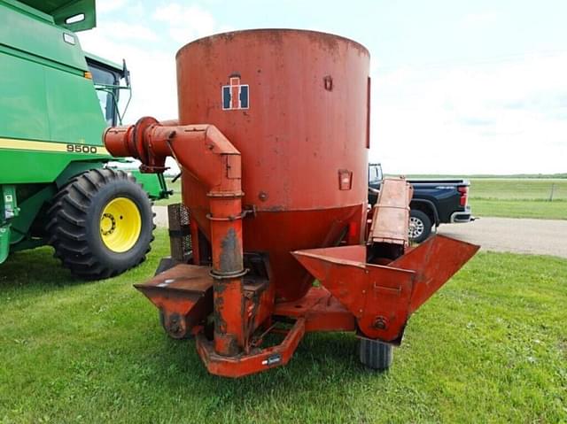 Image of International Harvester 1250 equipment image 4
