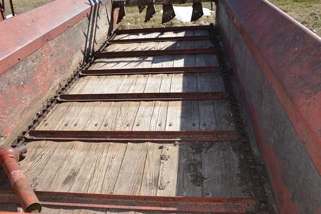 Image of International Harvester 130 equipment image 3