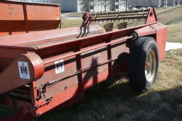 Image of International Harvester 130 equipment image 2