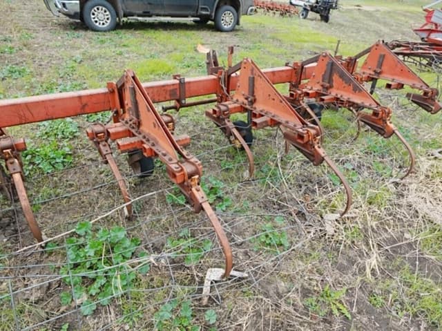 Image of International Harvester 133 equipment image 3