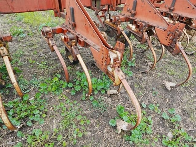 Image of International Harvester 133 equipment image 4