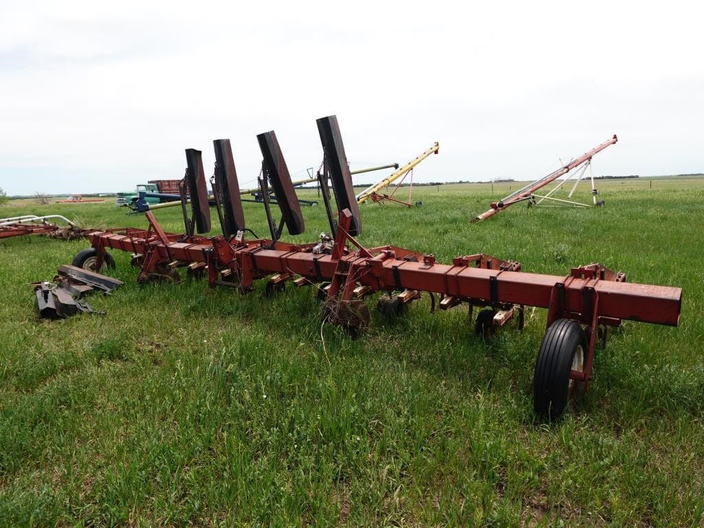 International Harvester 133 Equipment Image0