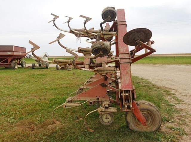 Image of International Harvester 133 equipment image 2