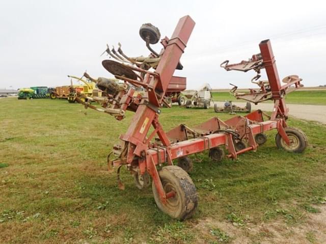 Image of International Harvester 133 equipment image 1