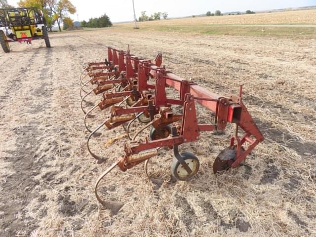 Image of International Harvester 153 equipment image 3