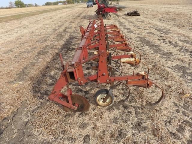 Image of International Harvester 153 equipment image 1