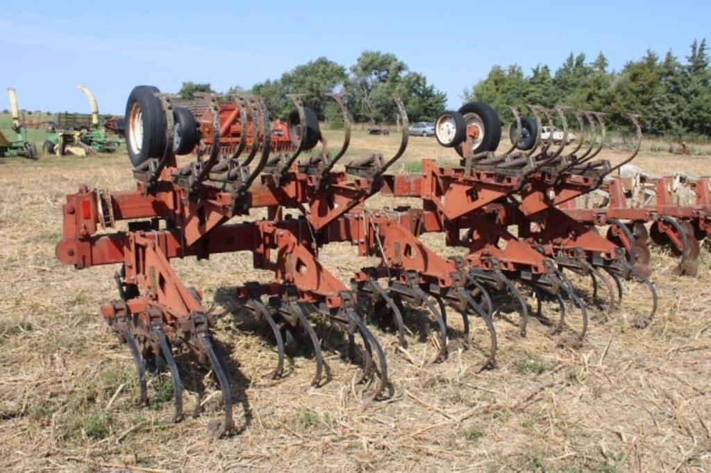 Image of International Harvester 183 Primary image