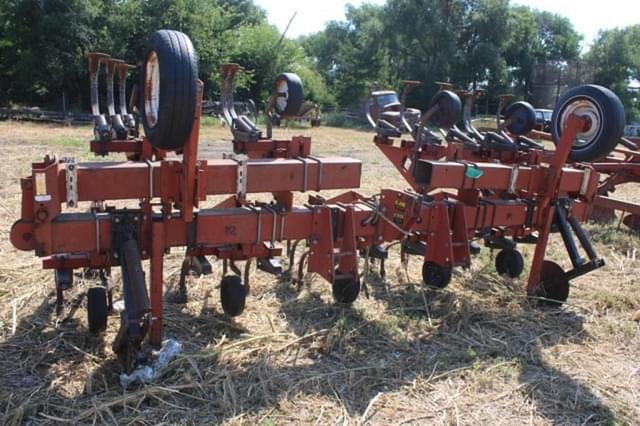 Image of International Harvester 183 equipment image 2