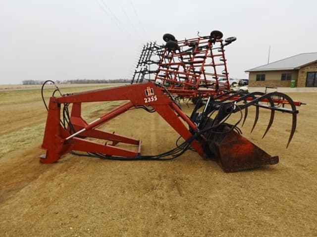Image of International Harvester 2355 equipment image 1