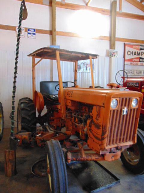 Image of International Harvester 2404 equipment image 3