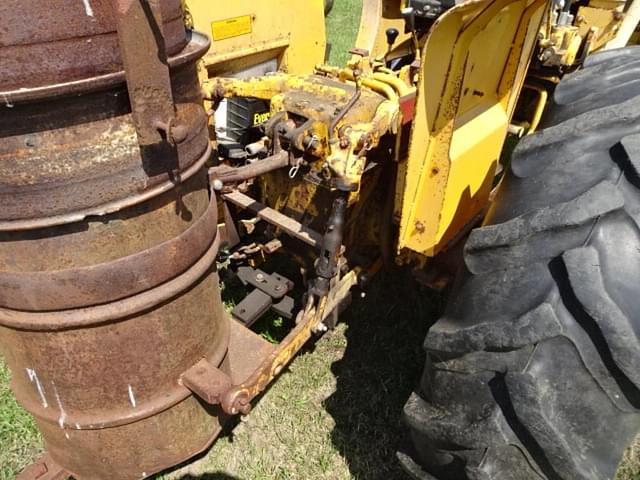 Image of International Harvester 2444 equipment image 3