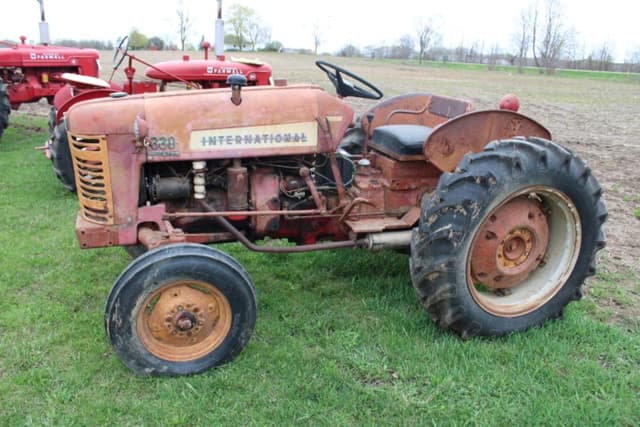 Image of International Harvester 330 equipment image 4