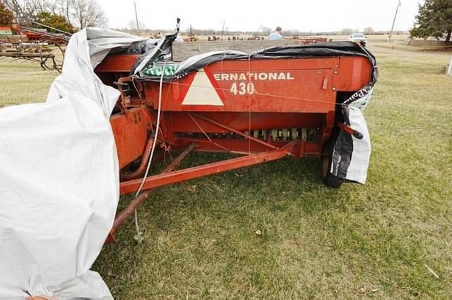 Image of International Harvester 430 equipment image 2