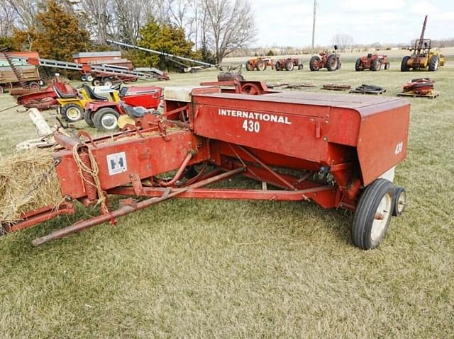 Image of International Harvester 430 equipment image 3