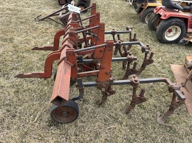 Image of International Harvester 463 equipment image 1