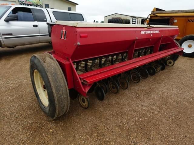 Image of International Harvester 510 equipment image 2