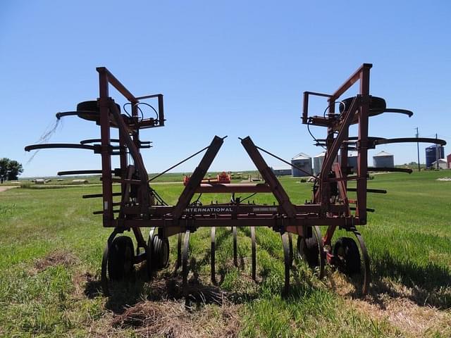 Image of International Harvester 5500 equipment image 4